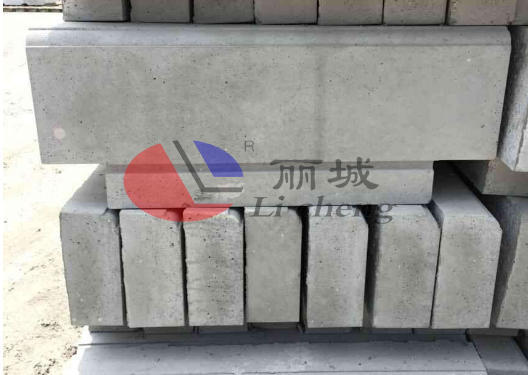 預(yù)制路緣石模具上的腰線(xiàn)的設(shè)計(jì)是否有利于使用